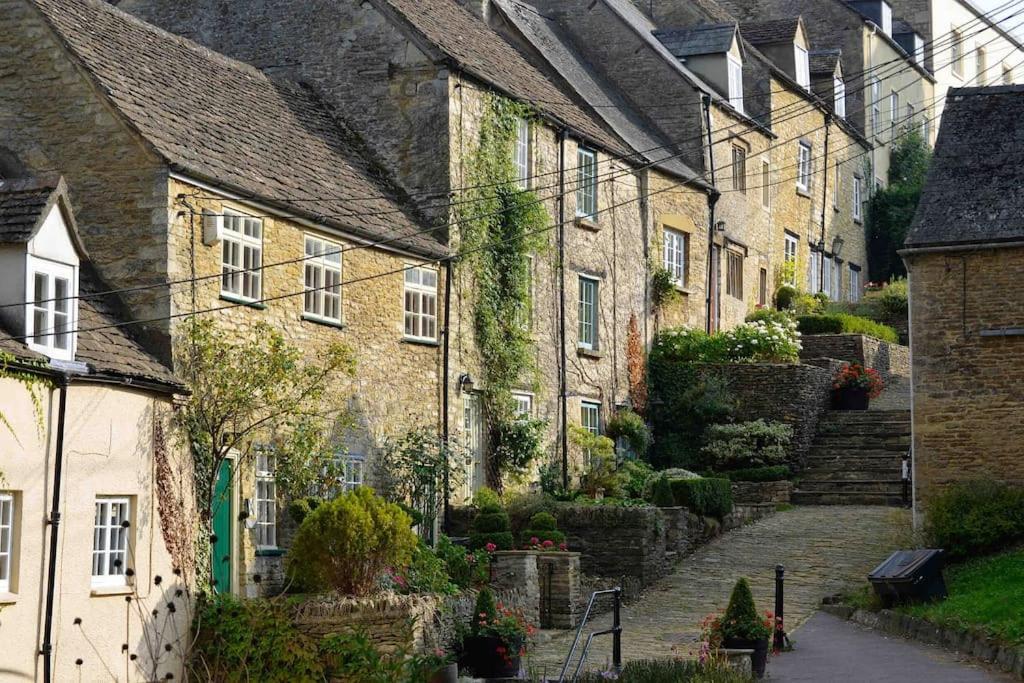 Stylish One Bedroom Cotswold Coach House Tetbury Dış mekan fotoğraf