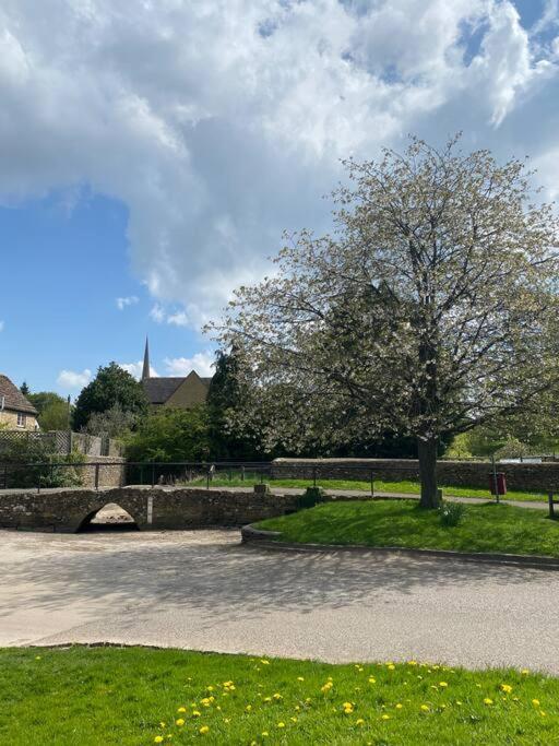 Stylish One Bedroom Cotswold Coach House Tetbury Dış mekan fotoğraf